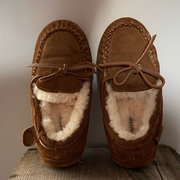 Fireside by Dearfoams Parke Genuine Shearling Moccasin Slipper - Picture 6 of 7